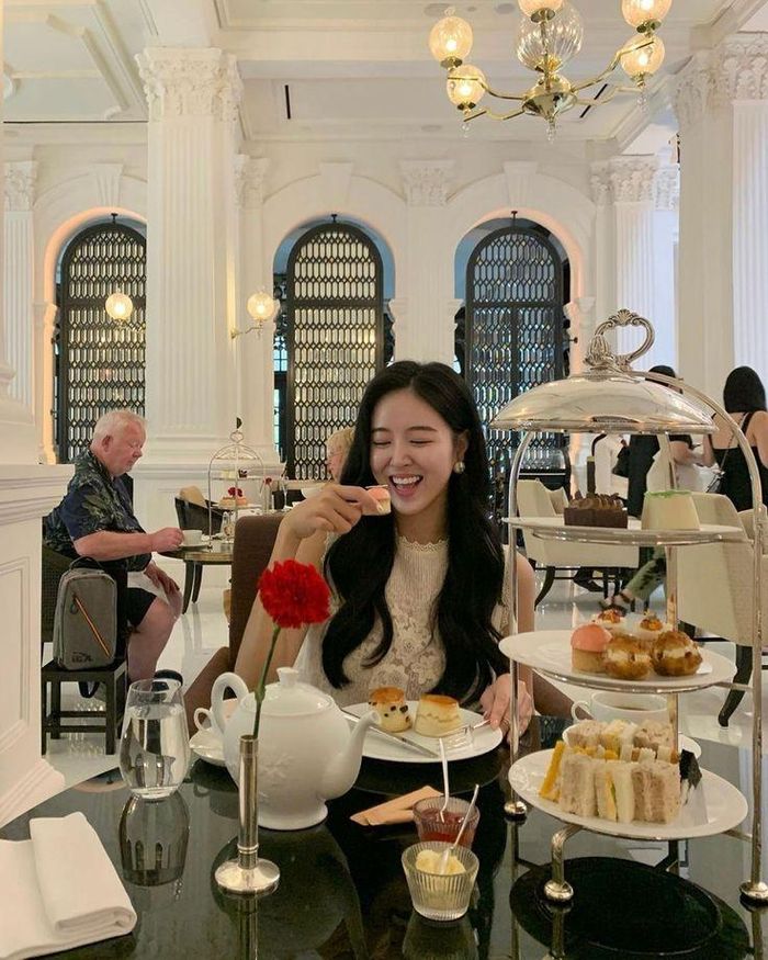  Hình ảnh dùng trà chiều với tháp bánh đặc trưng xuất hiện nhiều trên mạng xã hội như Pinterest, Instagram. Ảnh: Minnie/Pinterest. 