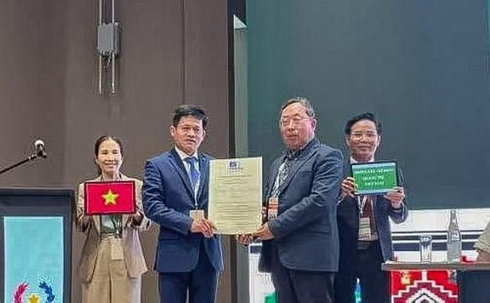 Lãnh đạo tỉnh Quảng Trị đón nhận bằng công nhận VQG Phong Nha - Kẻ Bàng là Khu Dự trữ sinh quyển thế giới