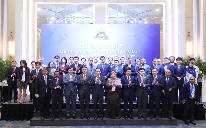 Các đại biểu tham dự Tọa đàm