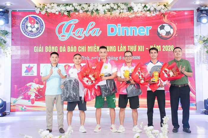 BTC trao giải Vua phá lưới cho cầu thủ Thanh Thảo và Duy Khánh (RClub Nghệ An); giải Thủ môn xuất sắc cho cầu thủ Lê Minh (RClub Nghệ An) và giải Cầu thủ xuất sắc cho Ngọc Linh (FC Báo chí Hà Tĩnh)