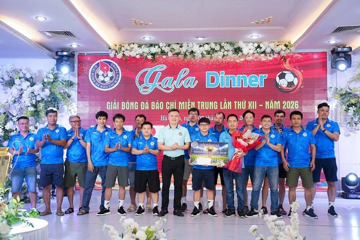 BTC trao giải phong cách cho FC Báo chí Đà Nẵng