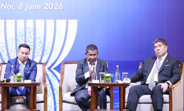 Các đại diện Campuchia và Timor-Leste chia sẻ tại phiên thảo luận tọa đàm