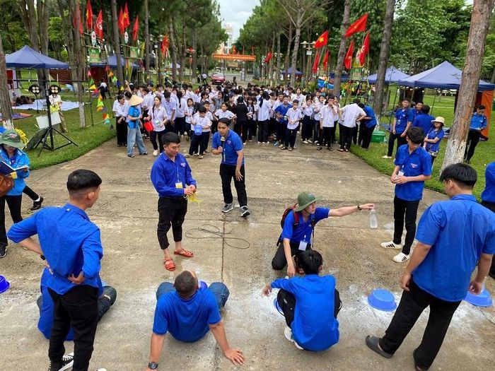 Từ những hành trình khám phá, những trò chơi tập thể đến các hoạt động tìm hiểu di sản, văn hóa, các em sẽ thêm yêu quê hương, luôn tự hào về truyền thống cha ông