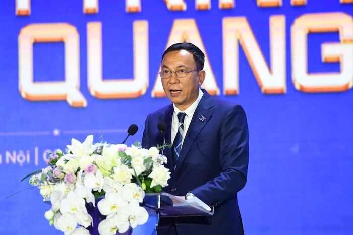 Chủ tịch Liên đoàn Bóng đá Việt Nam Trần Quốc Tuấn ghi nhận những thành tựu mà CLB Bóng đá Hà Nội đã đạt được trong chặng đường 20 năm qua