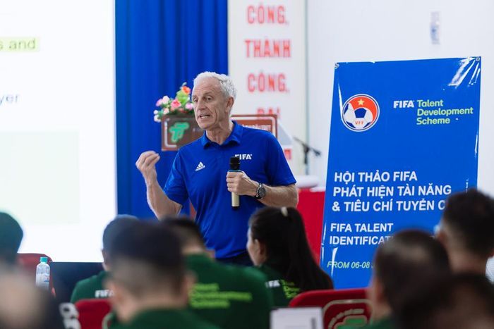 Chuyên gia FIFA Eric Abrams cho biết đã cùng các học viên có những trải nghiệm, tương tác tuyệt vời trong 2 ngày rưỡi vừa qua