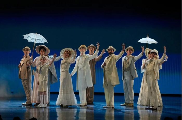 Từ trái sang phải: Nick Barrington, Caissie Levy, Colin Donnell, Ben Levi Ross và dàn diễn viên vở nhạc kịch ‘Ragtime’ trình diễn trong Lễ trao giải Tony lần thứ 79
