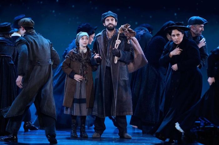 Brandon Uranowitz (giữa) biểu diễn một bài hát từ vở nhạc kịch “Ragtime” trong Lễ trao giải Tony lần thứ 79 tại Radio City Music Hall ở New York