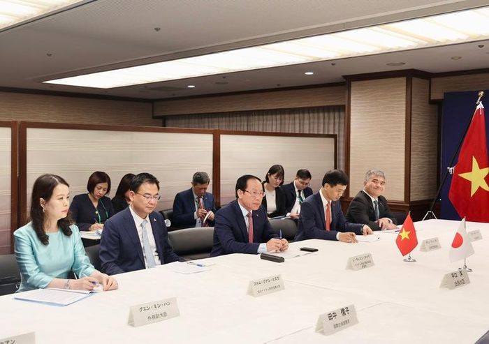 Phó Thủ tướng Lê Tiến Châu khẳng định tầm quan trọng của công tác xây dựng và hoàn thiện pháp luật cũng như thúc đẩy, thực hiện các cam kết và thỏa thuận giữa hai nước - Ảnh: VGP/Thu Sa