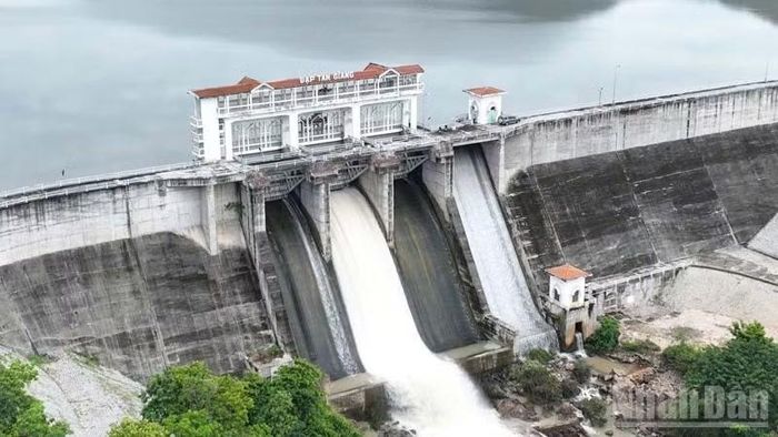 Dự án xây dựng kênh chuyển nước Tân Giang-Sông Biêu được đề xuất đầu tư với tổng mức hơn 517 tỷ đồng, được coi là lời giải cho bài toán phân bổ nguồn nước giữa các hồ chứa trong khu vực trong tương lai.