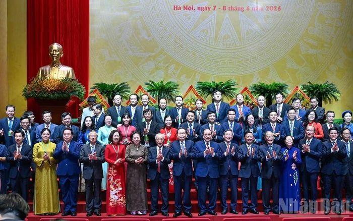 Các đồng chí lãnh đạo, nguyên lãnh đạo Đảng, Nhà nước, đại diện các ban, bộ, ngành, đoàn thể cùng Thường trực, cán bộ Trung ương Hội Nông dân Việt Nam.