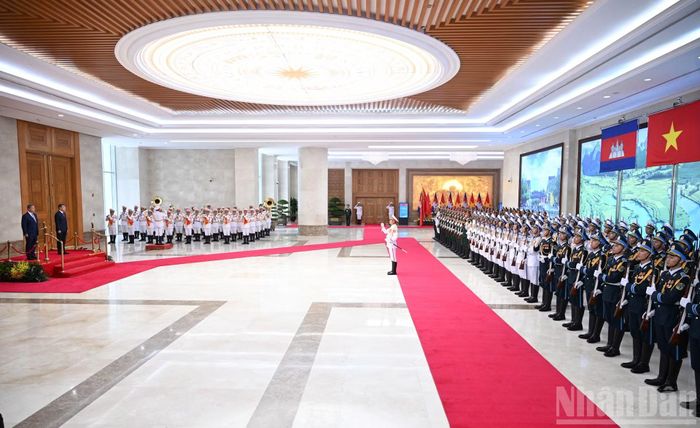Quang cảnh lễ đón.