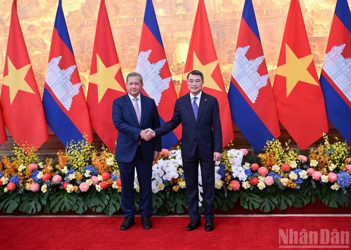 Thủ tướng Lê Minh Hưng và Thủ tướng Vương quốc Campuchia Samdech Moha Borvor Thipadei Hun Manet.