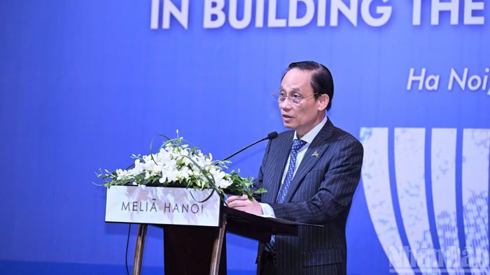 Ủy viên Bộ Chính trị, Bộ trưởng Ngoại giao Lê Hoài Trung phát biểu khai mạc tọa đàm. (Ảnh: TRẦN HẢI)