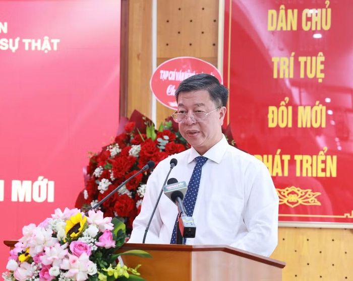 PGS, TS Vũ Trọng Lâm, Ủy viên Ban Chấp hành Đảng bộ các cơ quan Đảng Trung ương, Bí thư Đảng ủy, Giám đốc-Tổng Biên tập Nhà xuất bản Chính trị quốc gia Sự thật phát biểu tại buổi lễ.