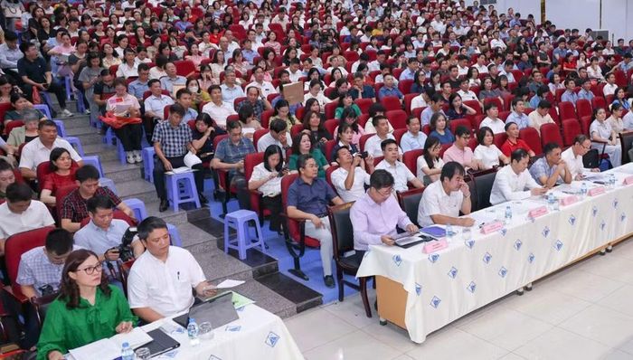 Các đại biểu, lãnh đạo các điểm thi tham dự Hội nghị. (Ảnh: THANH TÙNG)