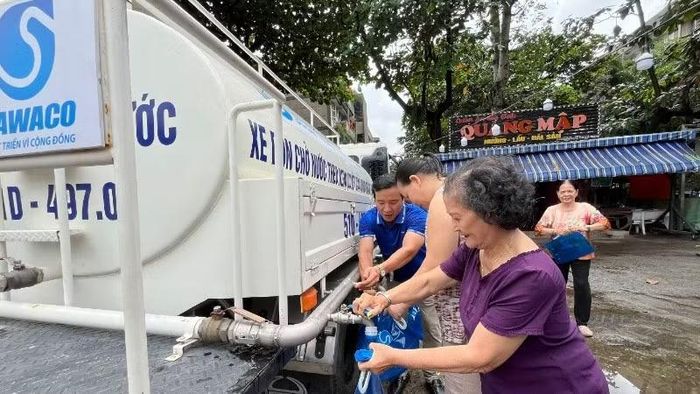 Người dân sinh sống tại Cư xá Thanh Đa tham gia diễn tập phòng chống sự cố mất nước
