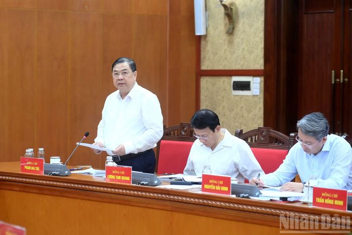 Đồng chí Phạm Gia Túc, Ủy viên Bộ Chính trị, Phó Thủ tướng Thường trực Chính phủ phát biểu tại cuộc làm việc.
