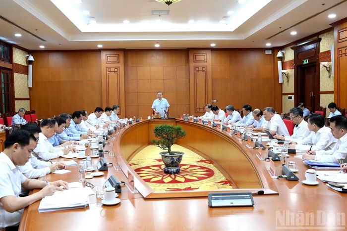 Quang cảnh cuộc làm việc.