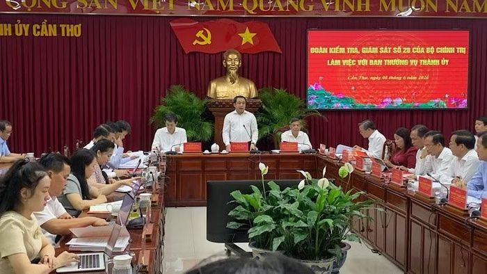 Quang cảnh buổi làm việc.