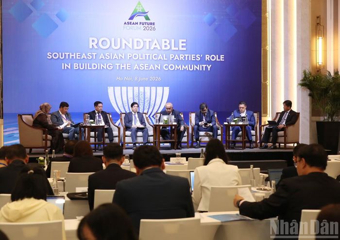 Tọa đàm “Vai trò của các chính đảng trong xây dựng Cộng đồng ASEAN” ghi nhận khoảng 20 ý kiến tham luận tập trung ba nội dung. (Ảnh: TRẦN HẢI)