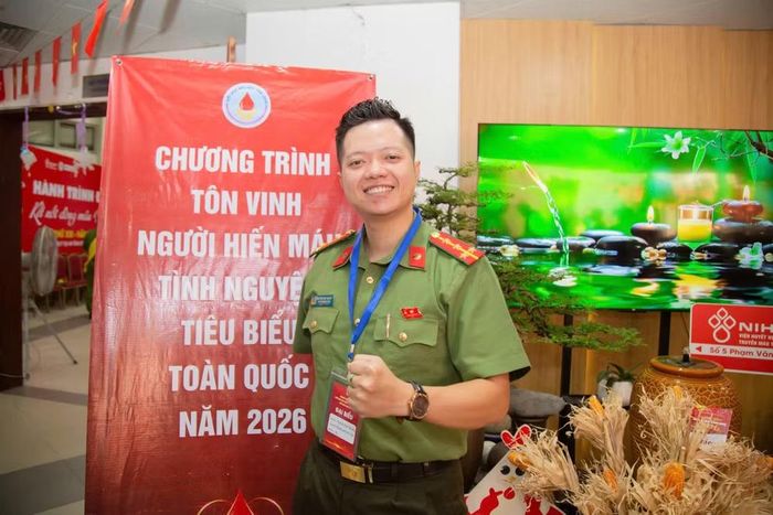 Đại úy Nguyễn Huy Hoàng, Phó Trưởng Ban thanh niên Công an thành phố.