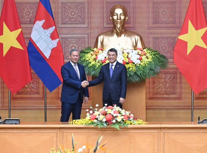  Thủ tướng Lê Minh Hưng và Thủ tướng Vương quốc Campuchia Samdech Moha Borvor Thipadei Hun Manet. 
