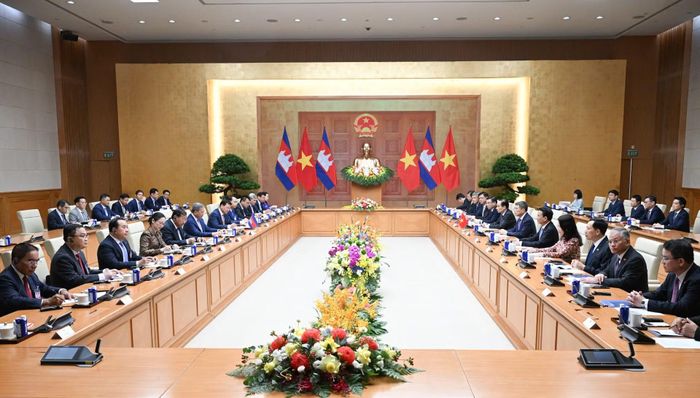 Quang cảnh hội đàm giữa Thủ tướng Lê Minh Hưng và Thủ tướng Vương quốc Campuchia Samdech Moha Borvor Thipadei Hun Manet.
