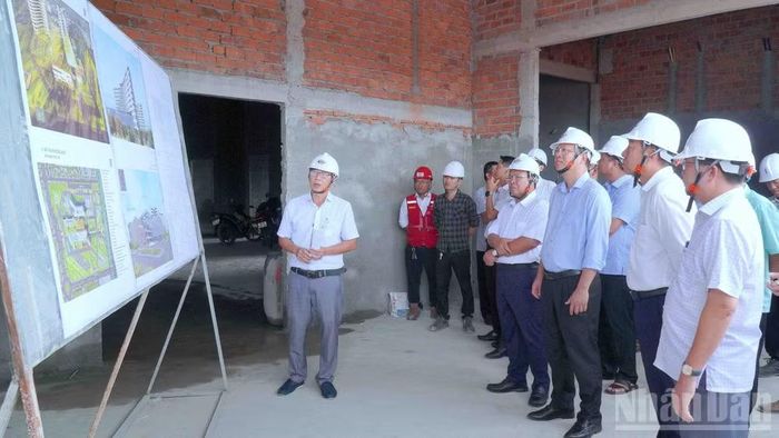 Lãnh đạo Tỉnh ủy và Ủy ban nhân dân tỉnh Cà Mau kiểm tra tiến độ thi công tại Dự án xây dựng Bệnh viện đa khoa 1.200 giường.