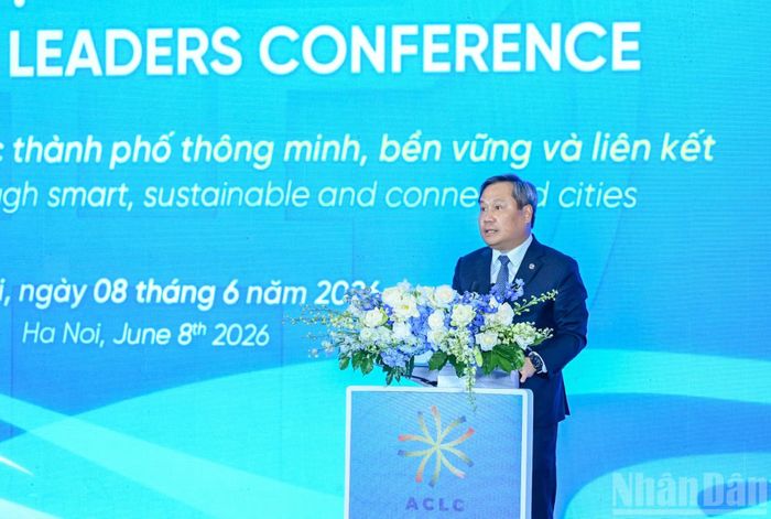 Chủ tịch Ủy ban nhân dân thành phố Hà Nội Vũ Đại Thắng phát biểu tại hội nghị. (Ảnh: DUY LINH)
