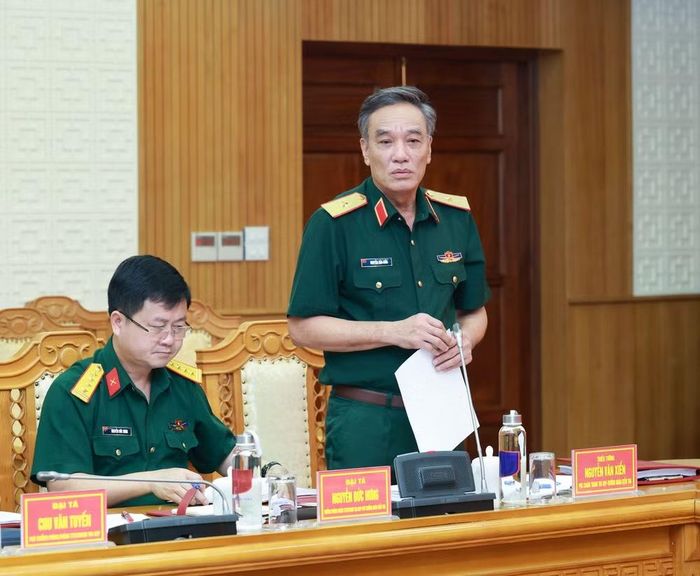 Thiếu tướng Nguyễn Văn Xiển, Phó Chánh Thanh tra Bộ Quốc phòng, Trưởng Đoàn kiểm tra công bố quyết định kiểm tra.