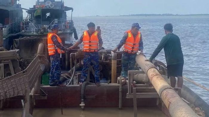 Bộ đội Biên phòng tỉnh Vĩnh Long liên tiếp phát hiện các phương tiện vận chuyển cát trái phép.