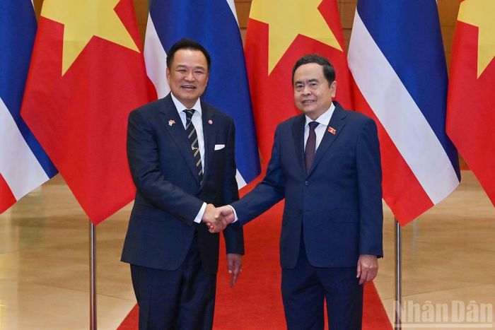 Chủ tịch Quốc hội Trần Thanh Mẫn và Thủ tướng Thái Lan Anutin Charnvirakul tại hội kiến.