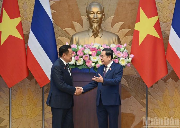 Chủ tịch Quốc hội Trần Thanh Mẫn và Thủ tướng Thái Lan Anutin Charnvirakul tại hội kiến.