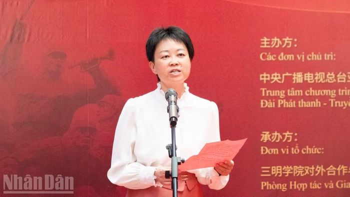 Phó Chủ tịch Chính hiệp thành phố Tam Minh Đồ Lâm Dung phát biểu tại Lễ khởi động.