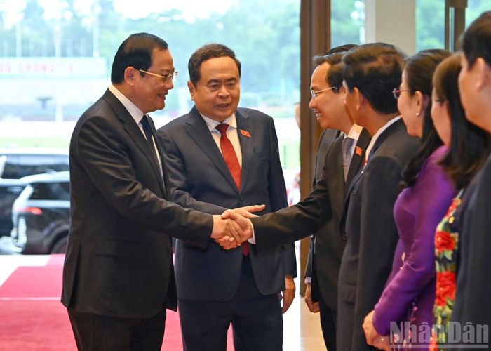 Thủ tướng Lào Sonexay Siphandone với các đồng chí lãnh đạo Quốc hội Việt Nam tại hội kiến.