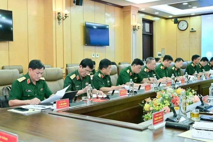 Các đại biểu tại phiên họp.