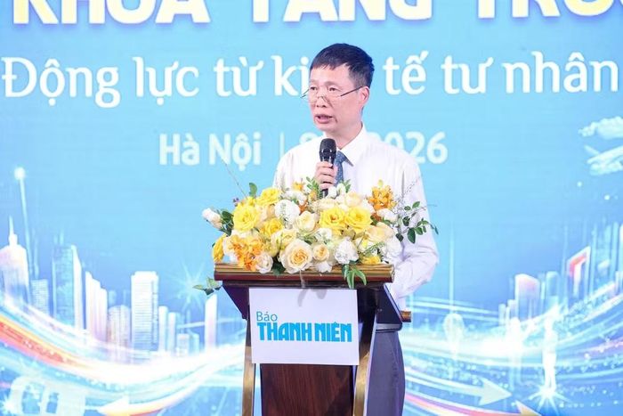 Nhà báo Trần Việt Hưng, Phó tổng biên tập Báo Thanh Niên phát biểu tại hội thảo.