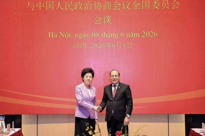 Các đồng chí Hoàng Công Thủy và Hàm Huy tại buổi hội đàm.