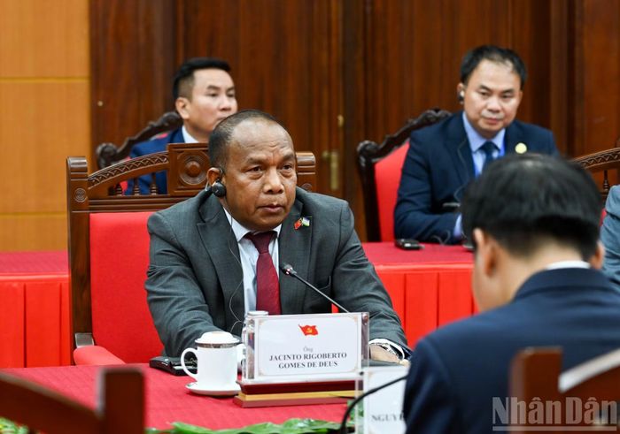 Phó Tổng Thư ký thứ nhất Đảng Đại hội Dân tộc Tái thiết Timor-Leste (CNRT) Jacinto Rigoberto Gomes de Deus phát biểu tại cuộc tiếp. (Ảnh: DUY LINH)