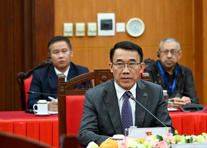 Trưởng ban Đối ngoại Trung ương Đảng Nhân dân Cách mạng Lào Bounleua Phandanouvong phát biểu tại cuộc tiếp. (Ảnh: DUY LINH)