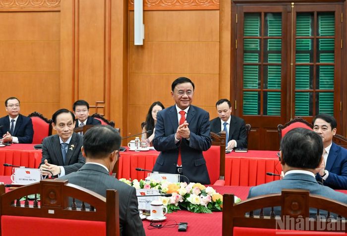 Thường trực Ban Bí thư Trần Cẩm Tú chủ trì cuộc tiếp. (Ảnh: DUY LINH)