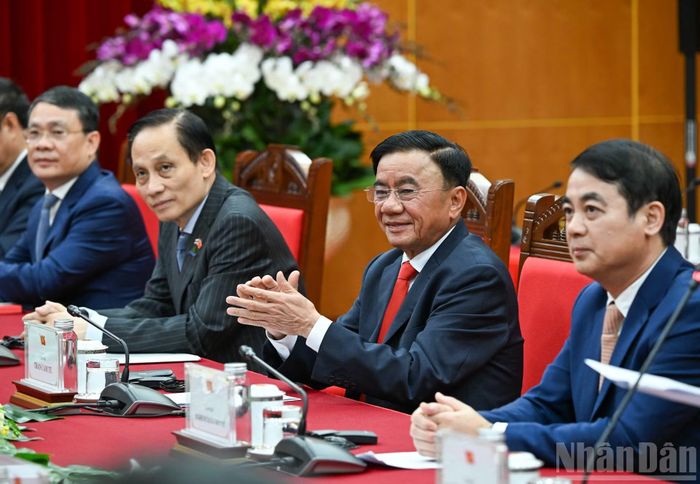 Thường trực Ban Bí thư Trần Cẩm Tú và các đồng chí Ủy viên Bộ Chính trị, Ủy viên Trung ương Đảng tại cuộc tiếp. (Ảnh: DUY LINH)