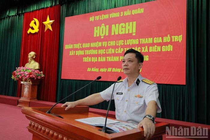 Đại tá Phạm Anh Tuấn, Tư lệnh Vùng 3 Hải quân phát biểu tại Hội nghị.
