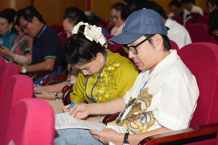 NSND Phượng Loan và NSƯT Vũ Luân bầu chọn đại biểu xứng đáng tham gia Ban chấp hành Hội Sân khấu TP HCM nhiệm kỳ 2026-2031