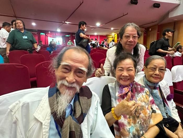 Cả gia đình tham dự đại hội: Nhà giáo ưu tú Mạnh Dung, NSƯT Thanh Dậu, NSƯT nhạc sĩ Văn Hai, NSND Thanh Vy
