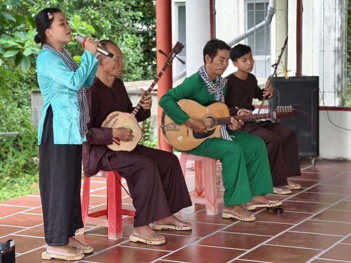 Du lịch nông thôn đang mở ra hướng đi mới, giúp người dân nâng cao thu nhập ngay trên chính mảnh đất quê hương.