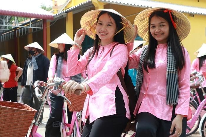 Giữ nghề nông, giữ môi trường và giữ bản sắc đang trở thành nền tảng cho sự phát triển bền vững của du lịch nông thôn.