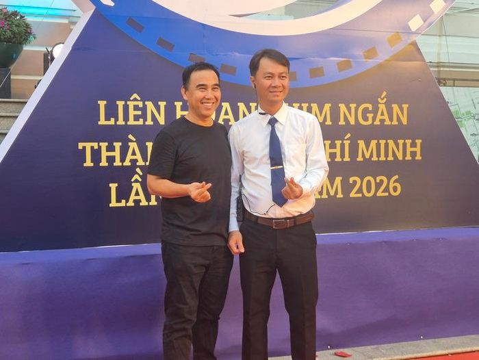 Diễn viên Quyền Linh trên thảm đỏ