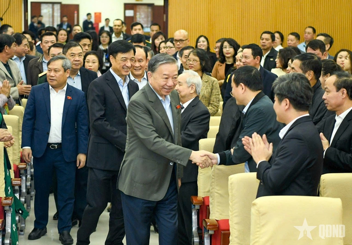 Tổng Bí thư Tô Lâm (nay là Tổng Bí thư, Chủ tịch nước) với cử tri Hà Nội, tháng 12-2025. Ảnh: qdnd.vn