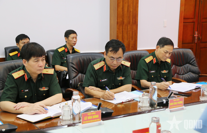 Các đại biểu tại buổi làm việc.